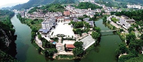 加快培育特色小鎮(zhèn)，著力搭建發(fā)展平臺