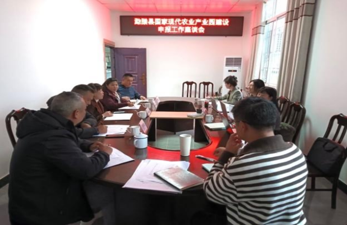 我院團(tuán)隊走入“中國天然橡膠第一縣”，與勐臘共赴國家現(xiàn)代農(nóng)業(yè)產(chǎn)業(yè)園建設(shè)之路